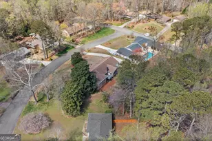 1055 Hunterhill Dr, Roswell, GA 30075 - Photo 2