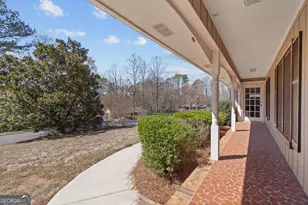 1055 Hunterhill Dr, Roswell, GA 30075 - Photo 6