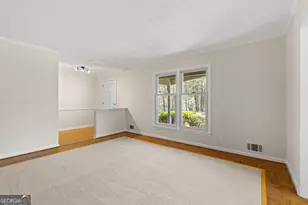 1055 Hunterhill Dr, Roswell, GA 30075 - Photo 12