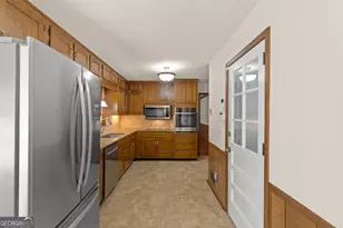 1055 Hunterhill Dr, Roswell, GA 30075 - Photo 18