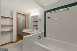 1055 Hunterhill Dr, Roswell, GA 30075 - Photo 68