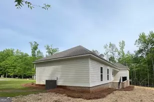183 Willow Lk Dr NW, Milledgeville, GA 31061 - Photo 12