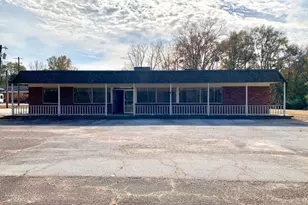 208 Gordon St, Washington, GA 30673 - Photo 1
