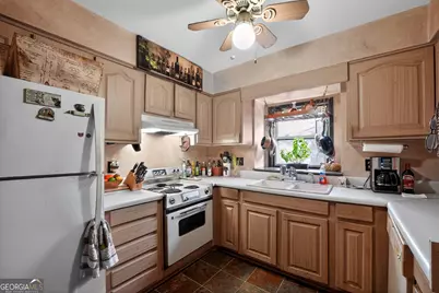 68 Montre Square NW, Atlanta, GA 30327 - Photo 8