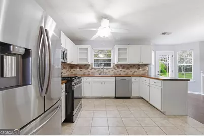 9360 Carnes Crossing Circle, Jonesboro, GA 30236 - Photo 8