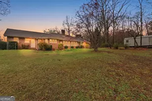 304 Beaverbrook Dr, Toccoa, GA 30577 - Photo 2