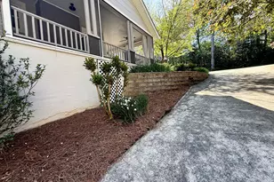141 York St, Clarkesville, GA 30523 - Photo 4