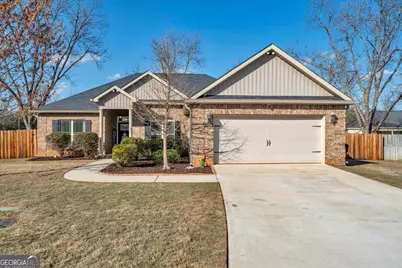 102 McEwen Court, Perry, GA 31069 - Photo 1