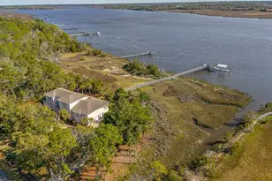 466 Midway Cir, Brunswick, GA 31523 - Photo 2