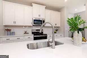 860 Leraes Way, Loganville, GA 30052 - Photo 4