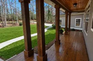 128 Deer Lake Dr, Griffin, GA 30224 - Photo 2