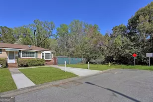 2444 E 39th St, Savannah, GA 31404 - Photo 2
