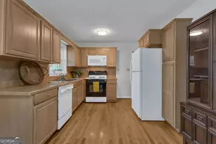 355 Circle Dr, Fayetteville, GA 30214 - Photo 10