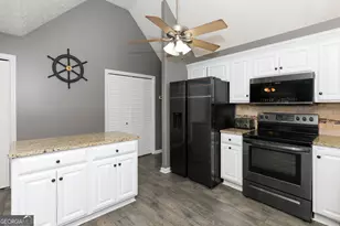 504 Rue Chalet, Lavonia, GA 30553 - Photo 4