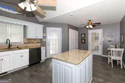 504 Rue Chalet, Lavonia, GA 30553 - Photo 6