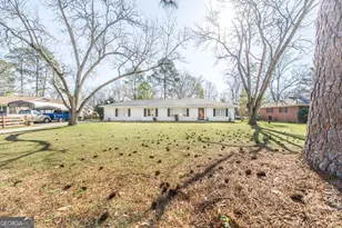 1402 Knoxville St, Fort Valley, GA 31030 - Photo 2