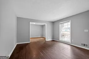 6925 Kimberland Gardens Ln, Lithonia, GA 30058 - Photo 6