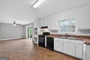 6925 Kimberland Gardens Ln, Lithonia, GA 30058 - Photo 10