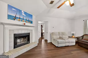 136 Timber Ridge Dr, Brunswick, GA 31525 - Photo 8