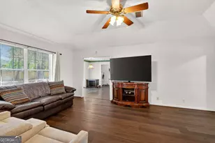 136 Timber Ridge Dr, Brunswick, GA 31525 - Photo 2