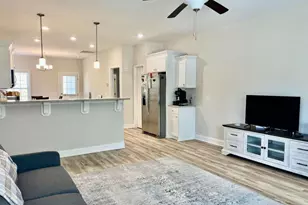 1016 Pine St, Darien, GA 31305 - Photo 6