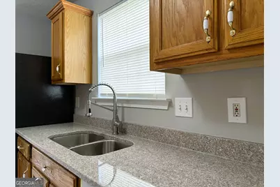 5609 Eagles Feather Lane, Riverdale, GA 30274 - Photo 10