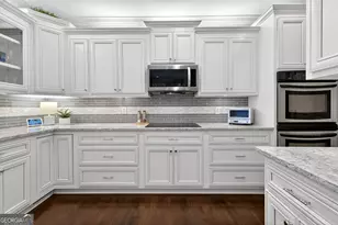 5492 Glenridge Dr, Sandy Springs, GA 30342 - Photo 10