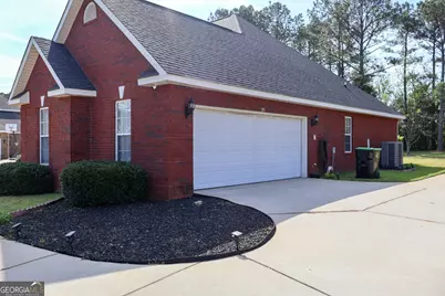 109 Ellice Court, Warner Robins, GA 31088 - Photo 2