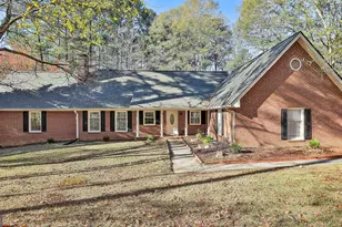 190 Willow Lake Ln, Sharpsburg, GA 30277 - Photo 1