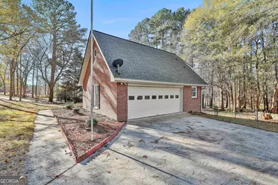 190 Willow Lake Lane, Sharpsburg, GA 30277 - Photo 4