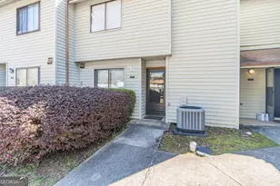 1012 Country Ct, Lawrenceville, GA 30044 - Photo 4