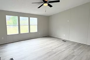 410 Crystal Dr, Carrollton, GA 30116 - Photo 4