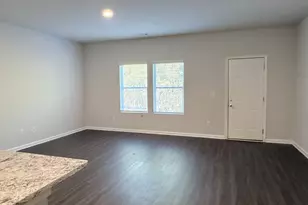 418 Oakwood Dr, Milledgeville, GA 31061 - Photo 2