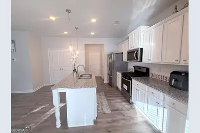 1040 Shadow Glen Drive, Fairburn, GA 30213 - Photo 4