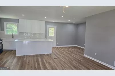 2379 Prestige Square, Morrow, GA 30260 - Photo 4
