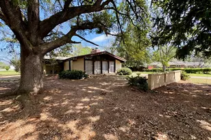 700 Forrest Dr, Fort Valley, GA 31030 - Photo 2