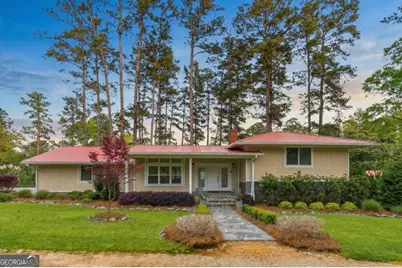 135 E Lakeview Drive NE, Milledgeville, GA 31061 - Photo 1