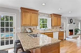 5513 N Peachtree Rd, Dunwoody, GA 30338 - Photo 12