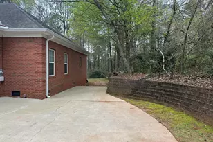 405 Canterbury Dr, Lagrange, GA 30241 - Photo 2