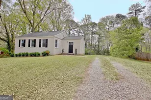 49 Bailey Dr, Newnan, GA 30263 - Photo 2