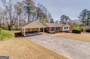 202 Woodland Cir, Calhoun, GA 30701 - Photo 2