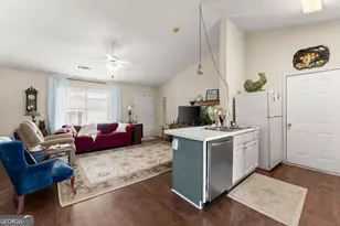 3033 Bentley Park Cir, Gainesville, GA 30504 - Photo 6