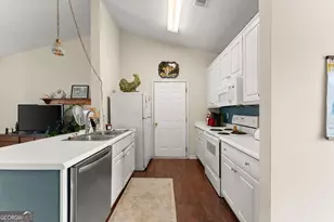 3033 Bentley Park Cir, Gainesville, GA 30504 - Photo 8