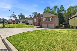 529 Battleview Dr, Smyrna, GA 30082 - Photo 2