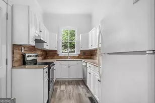 522 Nicoll St, Savannah, GA 31401 - Photo 8