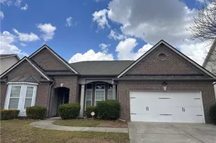 825 Stonehaven Rd SW, South Fulton, GA 30331 - Photo 2