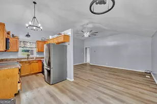 458 Joycliff Terrace, Macon, GA 31211 - Photo 2