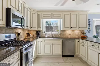 1033 Wash Lee Drive SW, Lilburn, GA 30047 - Photo 14