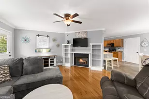 104 View St, Clarkesville, GA 30523 - Photo 2
