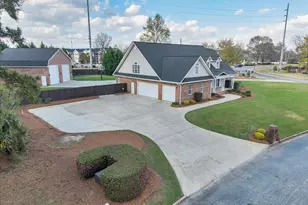 32 Willow Lake Dr, Warner Robins, GA 31093 - Photo 2